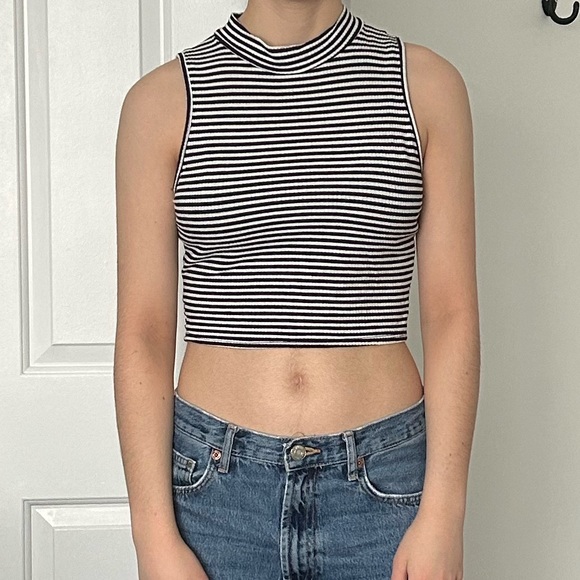 Striped Mock Neck Sleeveless Ribbed Crop Top - Picture 3 of 3